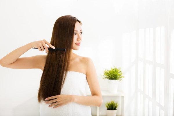 Cheveux japonais brillants et soyeux